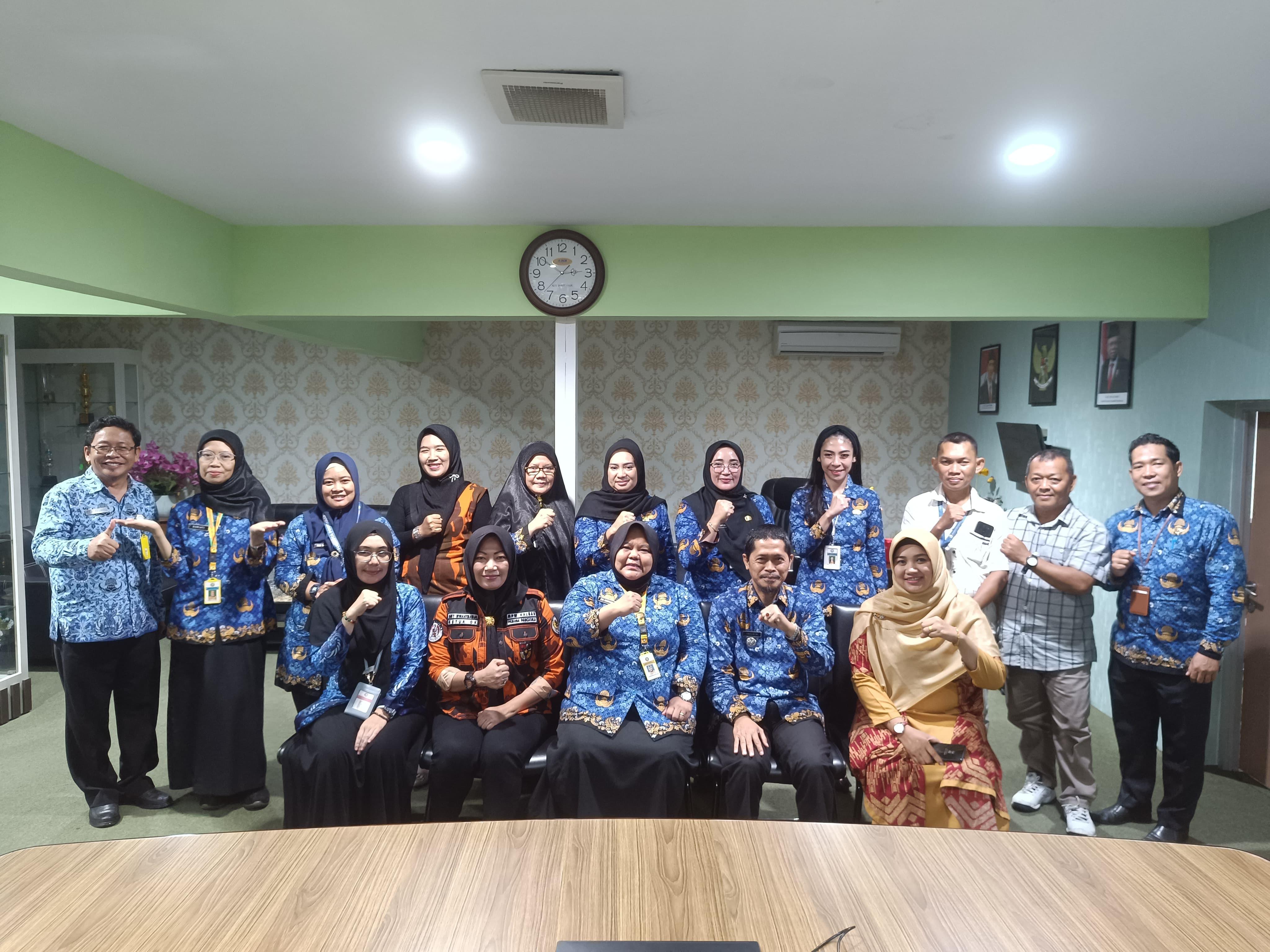 Foto-bersama-usai-Forum-Konsultasi-Publik-FKP-Tahun-2023-terkait-dengan-standar.jpg