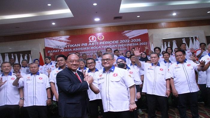 Foto-bersama-usai-Ketua-Umum-PB-ABTI-Periode-2022-2026-dilantik-oleh.jpg
