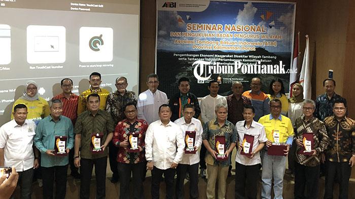 Foto-bersama-usai-pelantikan-Badan-Pengurus-Wil2354edf.jpg