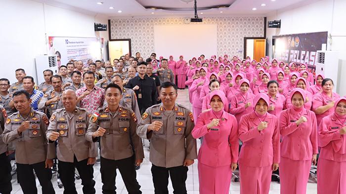 Foto-bersama-usai-pengarahan-yang-diberikan-Kapolrew3rf.jpg