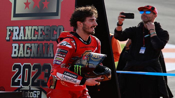Francesco-Bagnaia-Sah-Juara-Dunia-MotoGP-2023-Back-to-Back-Rebut-Podium-Pertama-di-GP-Valencia.jpg