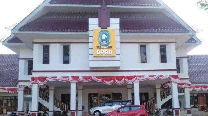 Gedung-DPRD-Kabupaten-Sinjai-Sulawesi-Selatan.jpg