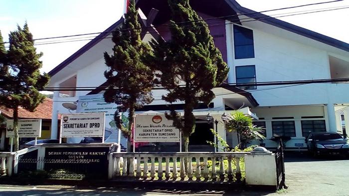 Gedung-DPRD-Kabupaten-Sumedang.jpg