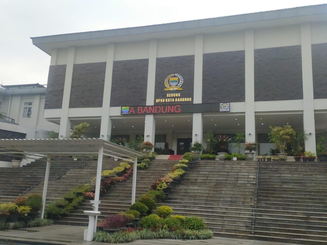 Gedung-DPRD-Kota-Bandung.jpg
