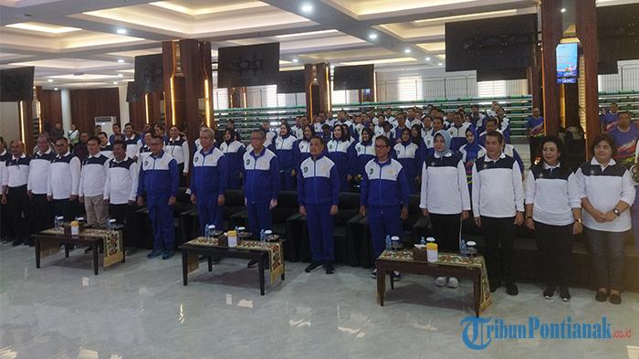Gubernur-Kalimantan-Barat-Sutarmidji-melakukan-foto-bersama-dengan.jpg