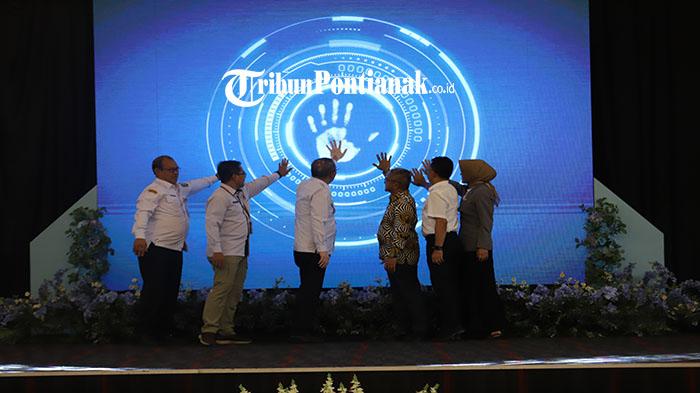 Gubernur-Kalimantan-Barat-Sutarmidji-turut-hadir1243qwdre.jpg