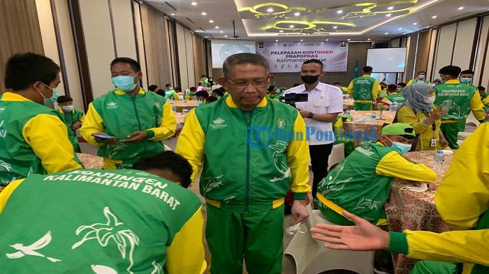 Gubernur-Sutarmidji-saat-melepas-Kontingen-Prapornas-Kalbar-di-Orcardz-Perdana-Pontianak.jpg