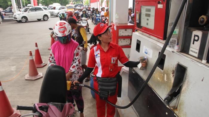 Harga-BBM-Besok-14-Mei-2025-Lengkap-Selisih-Subsidi-Pertamina-dan-SPBU-Swasta-di-Seluruh-Indonesia.jpg