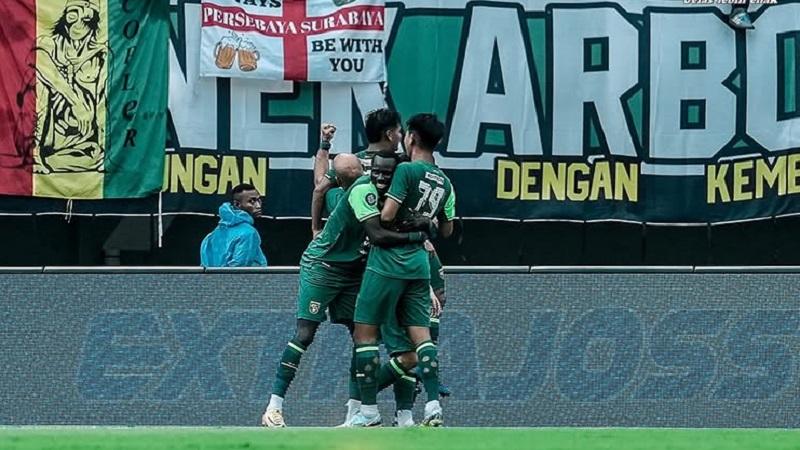 Hasil-Persebaya-Vs-Arema-FC-Liga-1-Hari-Ini-Singo-Edan-dapat-Hadiah-Gol-Gratis-Bek-Bajul-IJo.jpg