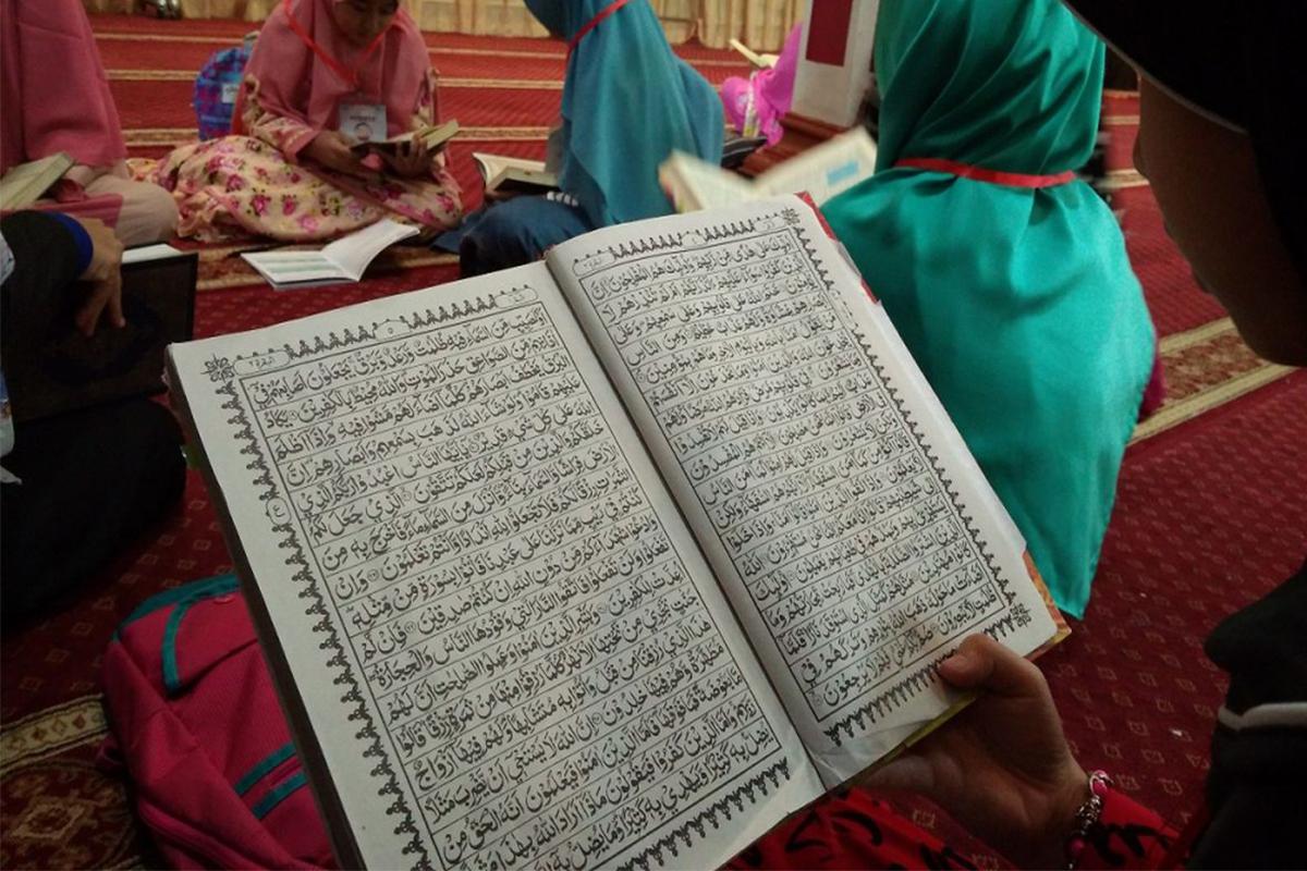 Ilustrasi-seseorang-yang-membaca-Al-Quran1511.jpg