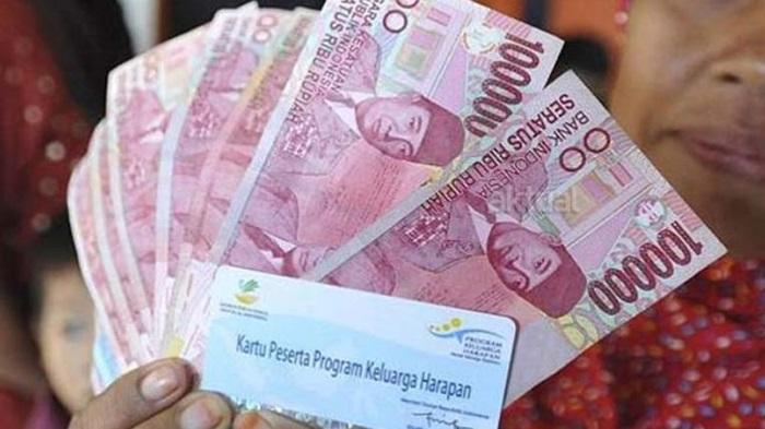 Ilustrasi-uang-bantuan-sosial-dan-Kartu-KKS-penerima-PKH.jpg