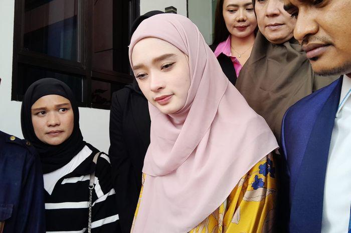 Sidang Mediasi Bersama Virgoun, Inara Rusli Menangis Hingga Wajah Sembab