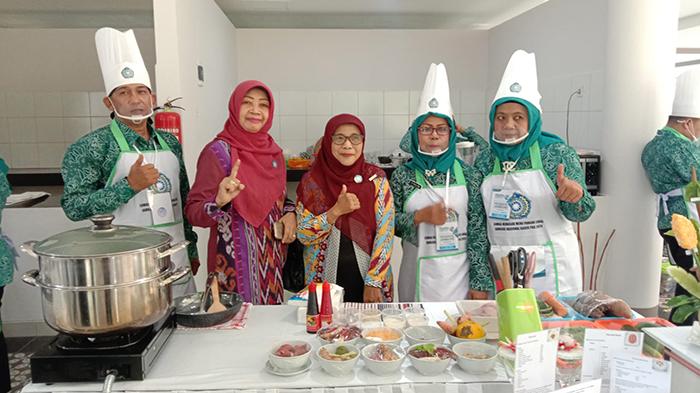 Pj Ketua PKK Kabupaten Mempawah Hadiri HKG PKK di Solo, Berikan Semangat Langsung Pada Tim Mempawah