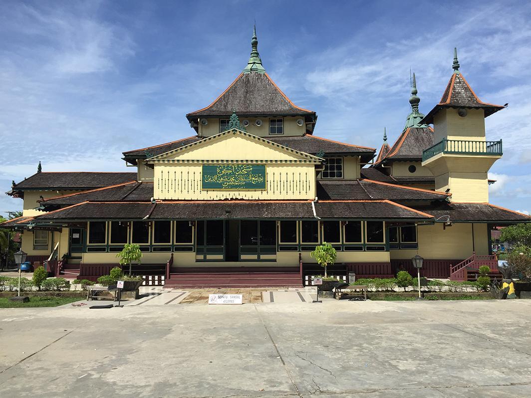 Istana-Alwatzikhoebillah-menjadi-salah-satu-destinasi-wisata-sejaraH.jpg