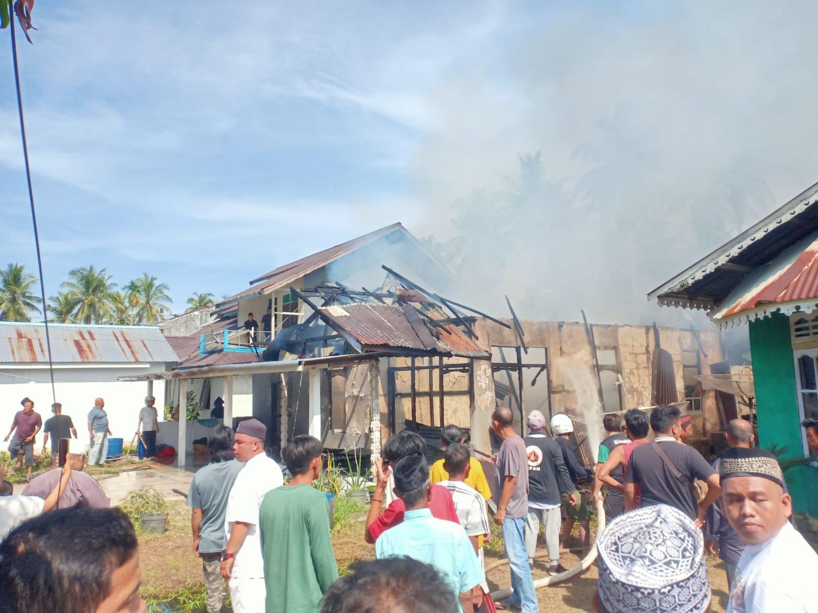 Jalan-A-Djelani-Mempawah-Hilir-Kabupaten-Mempawah-Kalimantan-Barat-ludes-terbakar.jpg