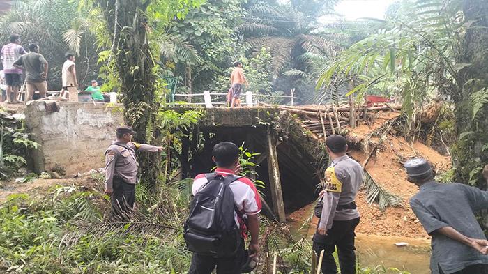Solusi Darurat! Melintas Jembatan Melobok Meliau Sanggau Kini Dikenakan Biaya Rp50-100 Ribu