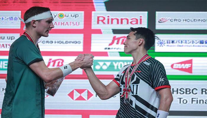 Jonatan-Christie-saat-bersalaman-dengan-Viktor-Axelsen366355.jpg