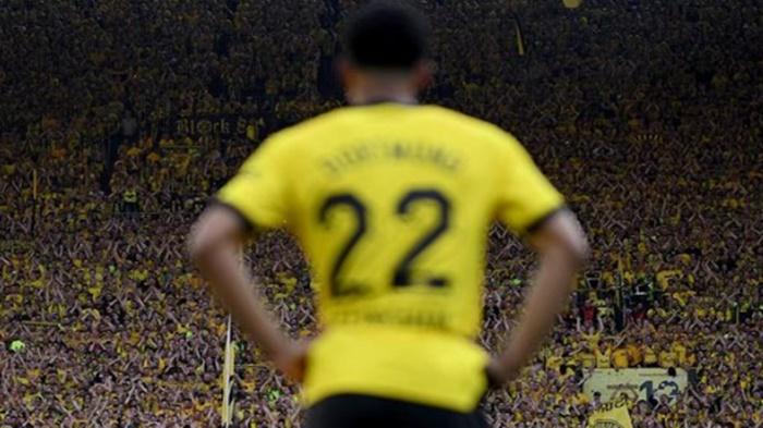 Jude-Bellingham-22-saat-masih-berseragam-Borussia-Dortmund.jpg