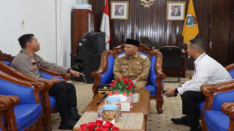 Juli-Suryadi-Burdadi-menerima-kunjungan2354rwr.jpg