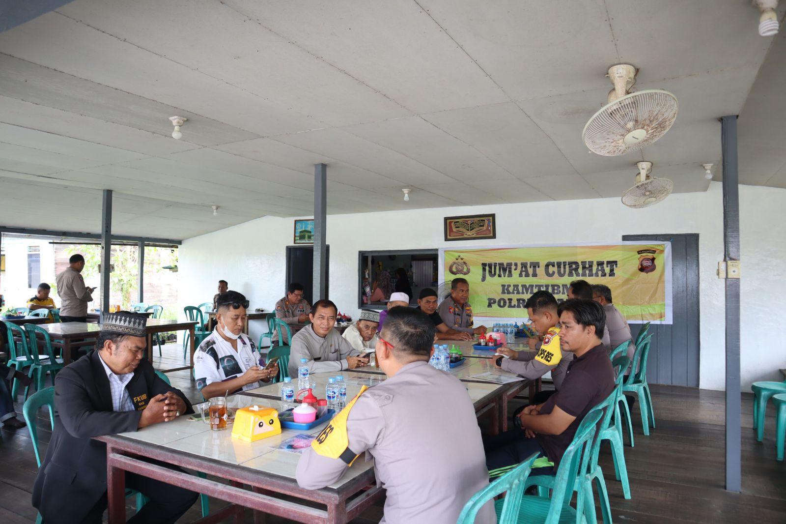 Polres Sambas Gelar Jumat Curhat dengan FKUB Kabupaten Sambas di Desa Dalam Kaum