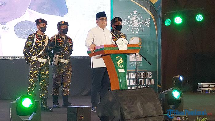 KH-Yahya-Cholil-Staquf-atau-Gus-Yahya-Ketua-PBNU-saat-memberikan.jpg