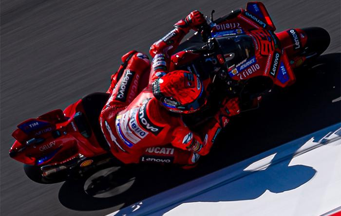 KRONOLOGI-Marc-Marquez-Crash-Ditabrak-Murid-Rossi-di-Sirkuit-Mandalika-MotoGP-Indonesia-2025.jpg