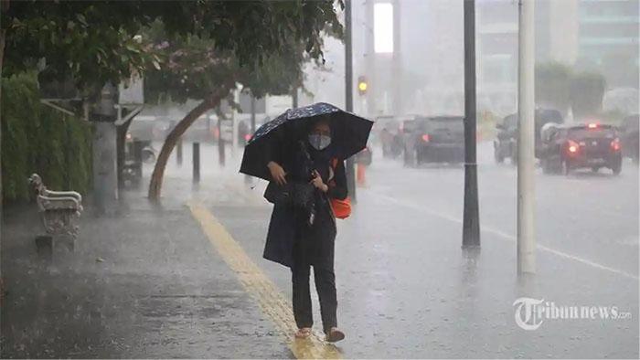 Kalbar-Hujan-Malam-Ini-Cek-Peringatan-Dini-BMKG-Lengkap-Prakiraan-Cuaca-Terbaru-Januari-2026.jpg