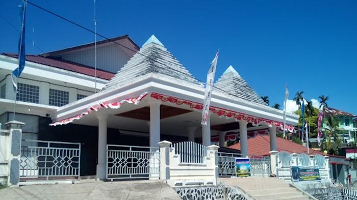 Kantor-DPRD-Fakfak-Papua-Barat.jpg