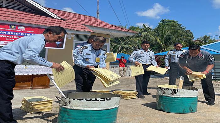 Kantor Imigrasi Kelas II TPI Sanggau Musnahkan 20.468 Berkas Arsip Substantif