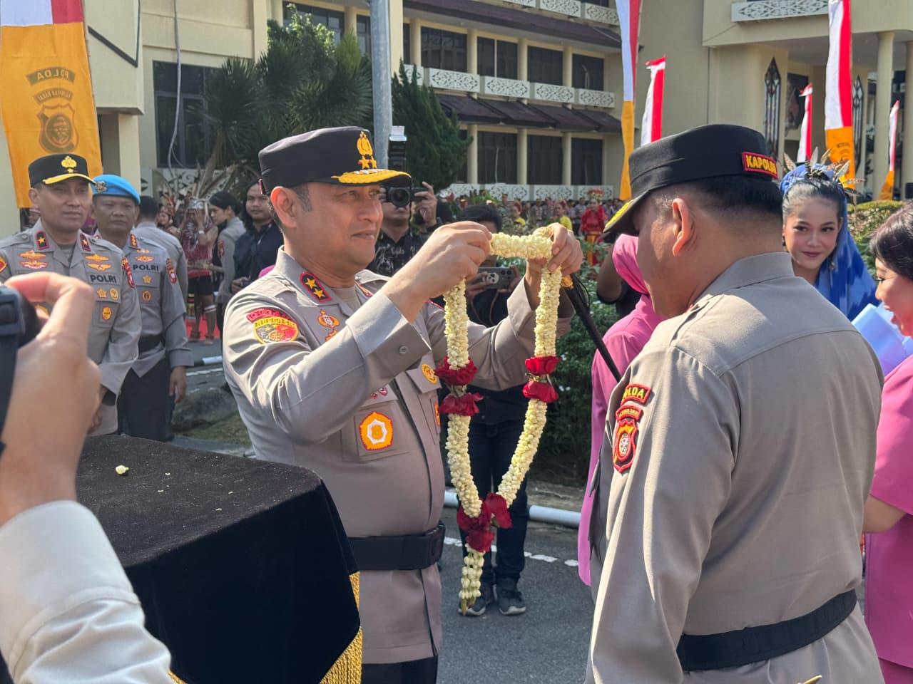 Polda Kalbar Gelar Tradisi Penyambutan Kapolda Baru Irjen Pol Alberd Teddy Benhard Sianipar - Tribunpontianak.co.id