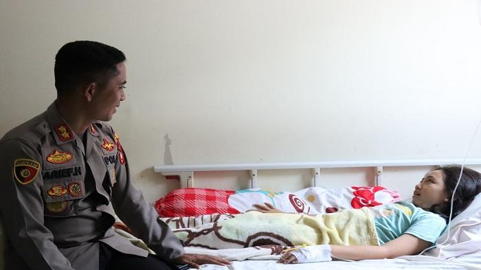 Kapolres-Kubu-Raya-AKBP-Arief-Hidayat-saat-mengunjungi-anak.jpg