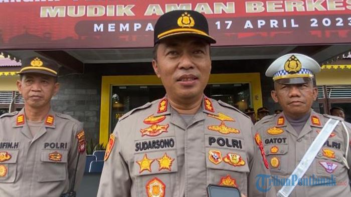 Kapolres-Mempawah-AKBP-Sudarsono-didampingi-Kabag-Ops.jpg