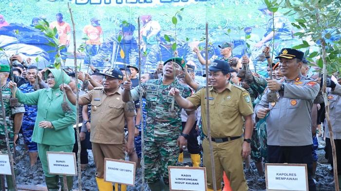 Kapolres Mempawah Ikut Penanaman Mangrove se-Indonesia Bersama Pangdam XII/TPR