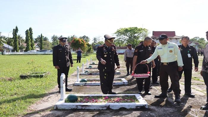 HUT Satpam ke-43 Tahun 2023, Kapolres Mempawah Pimpin Ziarah ke Makam Pahlawan