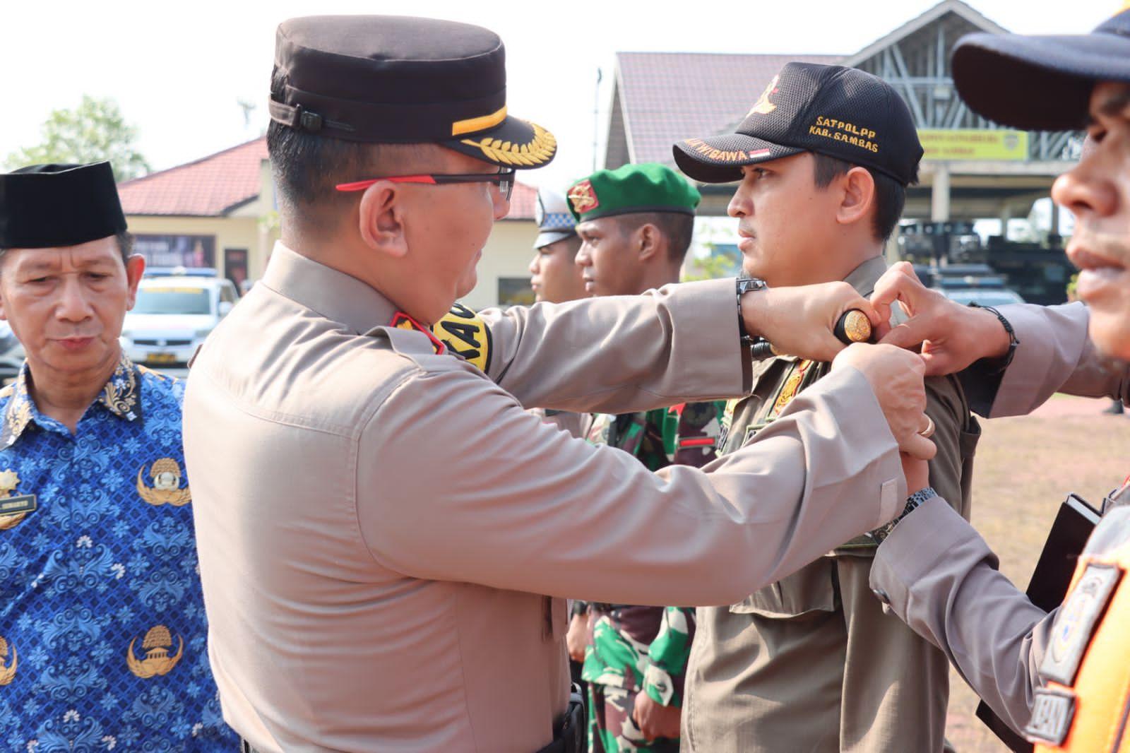 Kapolres Sambas Pimpin Apel Gelar Pasukan Operasi Ketupat Kapuas 2023 Pengamanan Idul Fitri