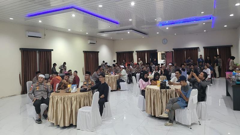 Kapolres Sugiyatmo Buka Puasa Bersama Wartawan Sambas, Tegaskan Tidak Anti Kritik