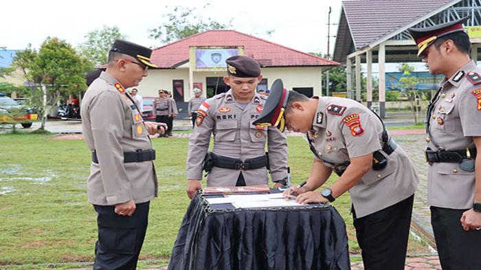 Upacara Sertijab, Kapolres Sambas Harap Pejabat Baru Mampu Hadirkan Perubahan Konstruktif