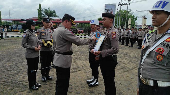 Kapolres-Sanggau-AKBP-Suparno-Agus-Candra-Kusumah-saat-memimpin-235ewrf.jpg
