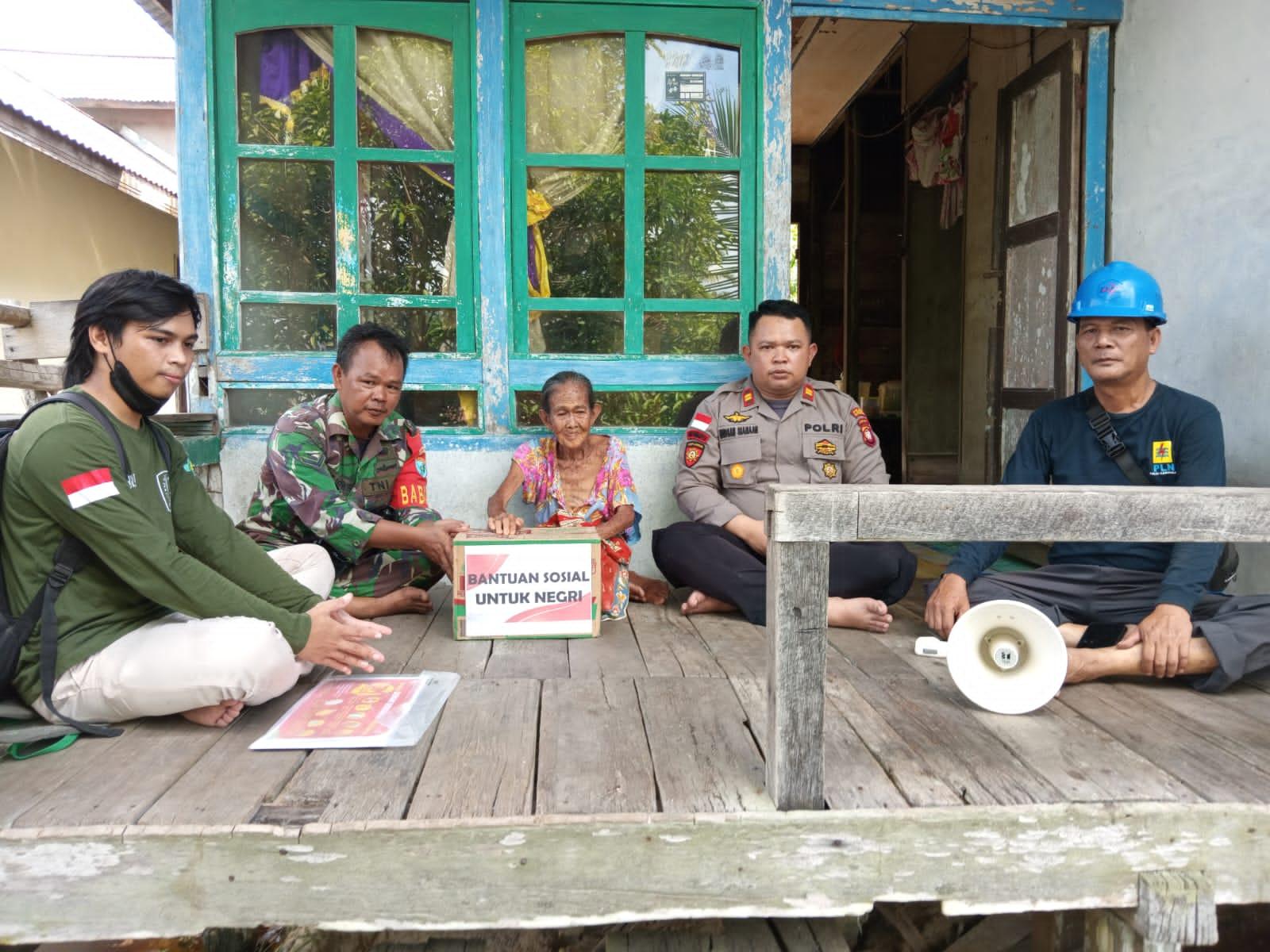Kapolsek-Jangkang-Iptu-Hudson-Siahaan-saat-foto-bersama-sebelum-penyerahan.jpg