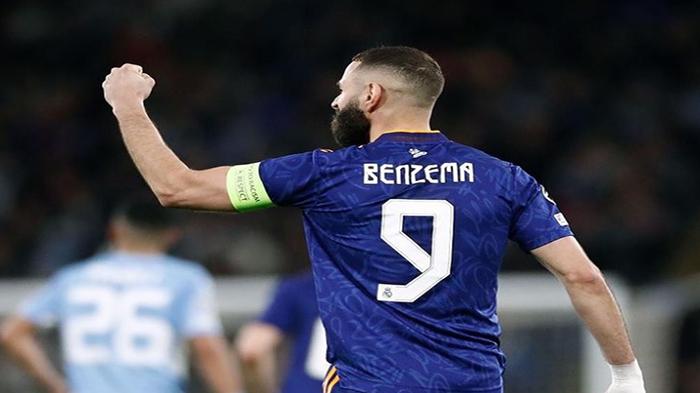 Karim-Benzema-sleebrasi-angkat.jpg