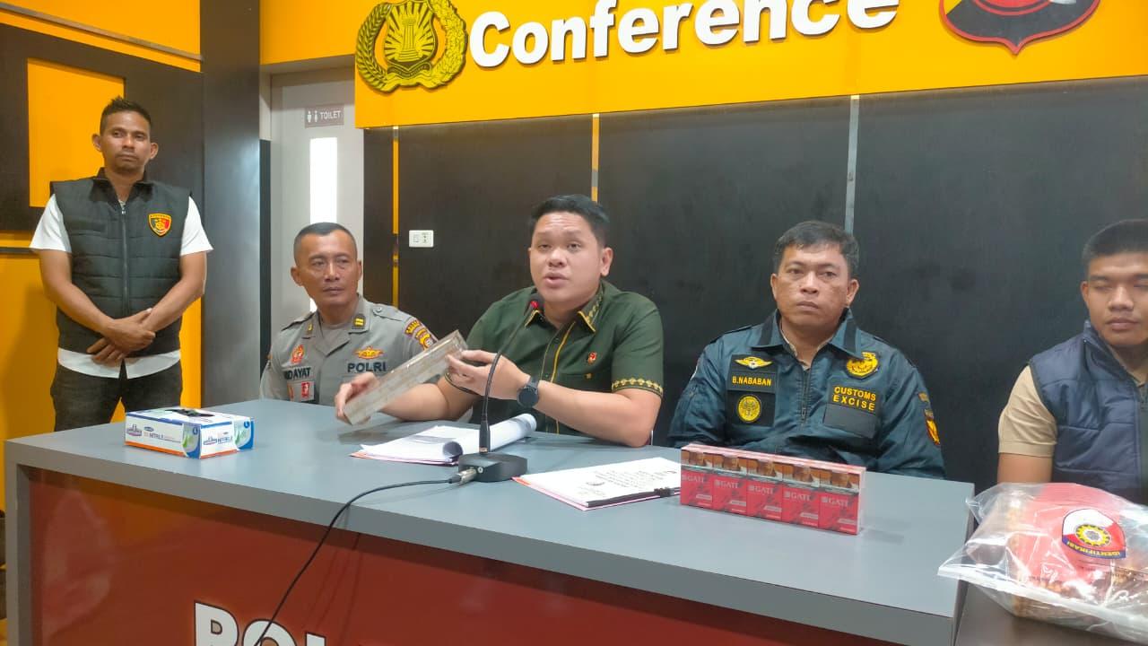 Kasatreskrim-Polres-Singkawang-Raja-Toga-Paruhum.jpg