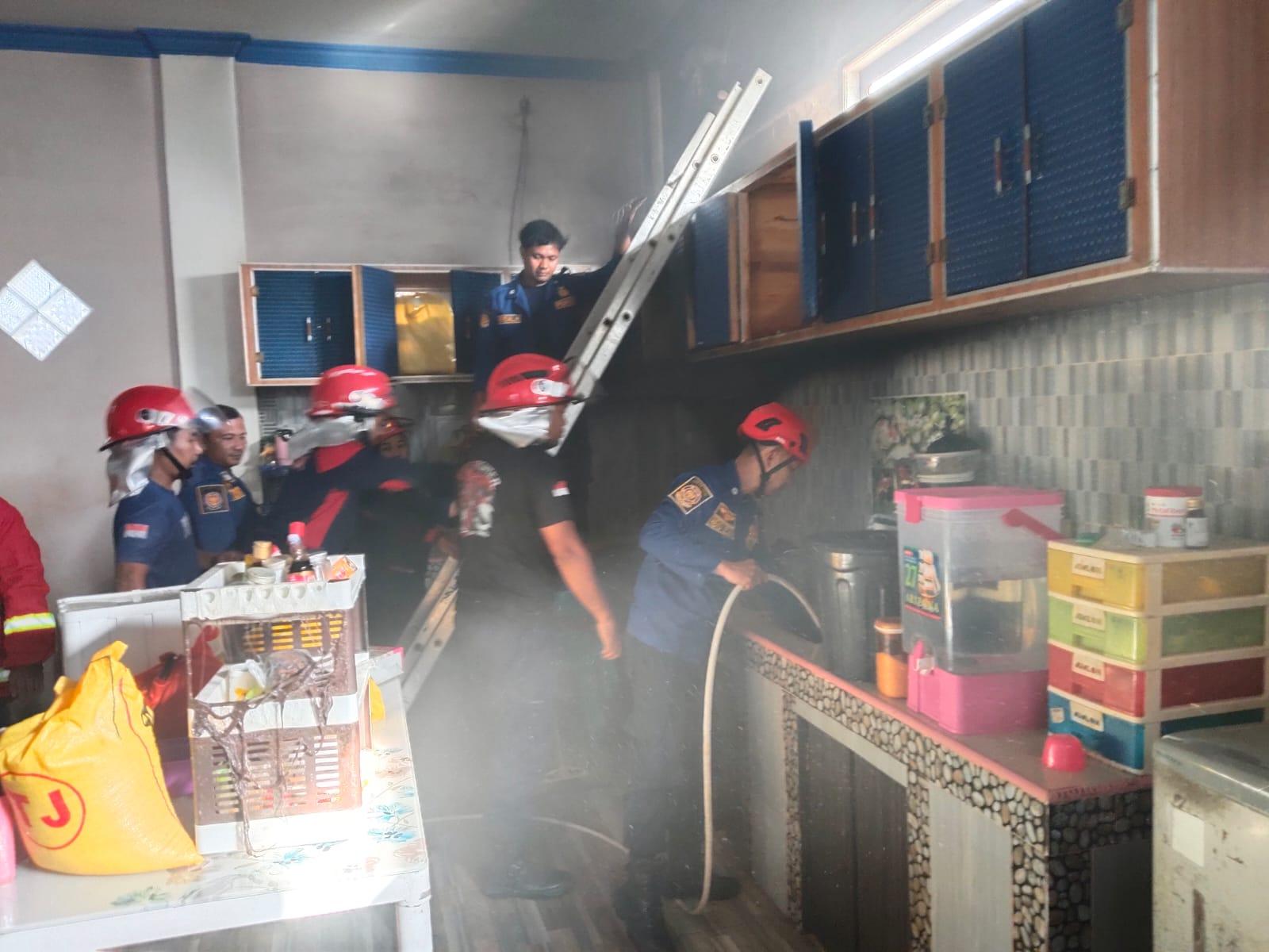 Sisin Kaget Cium Asap dari Dapur, Kitchen Set Warga Sekadau Hangus Dilahap Api, Diduga dari Blower - Tribunpontianak.co.id