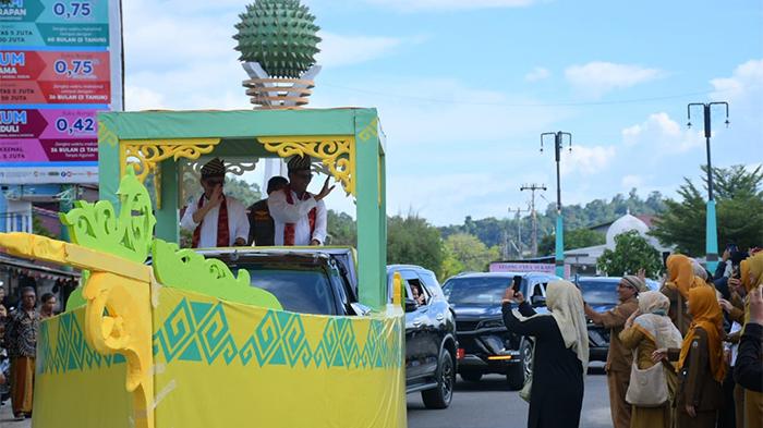 Romi Wijaya dan Amru Chanwari Tiba di Kayong Utara, Sambutan Hangat Warnai Awal Kepemimpinan