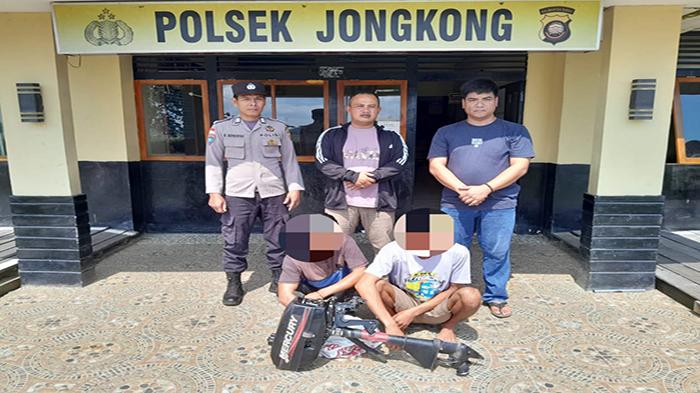 Kedua-pelaku-duduk-bersama-barang-bukti-s234ewrd.jpg