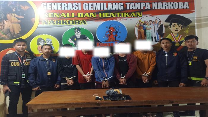 Ditresnarkoba Kalbar Tangkap 5 Pemuda Hendak Transaksi Narkoba di Pontianak Utara