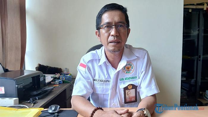 Kementerian-Agama-Kemenag-Mempawah-Mulyadi-ketika-diwawancarai-di-ruang.jpg