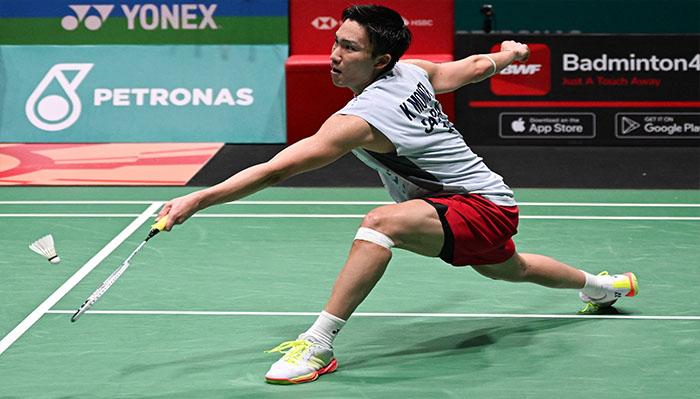 Kento-Momota-melakukan-pukulan-balik111.jpg