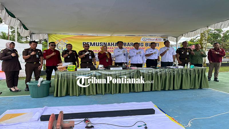 Sebanyak 47 Barang Bukti Dimusnahkan Kejari Sambas, Perkara Narkotika Hingga ITE