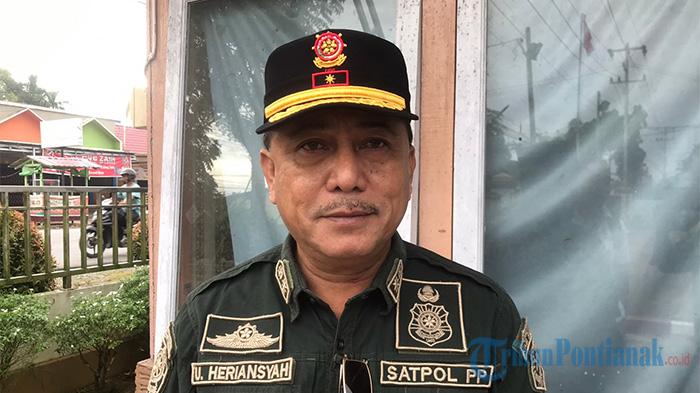Kepala-Sat-Pol-PP-Uray-Heriansyah-saat-ditemui-pada-Minggu.jpg