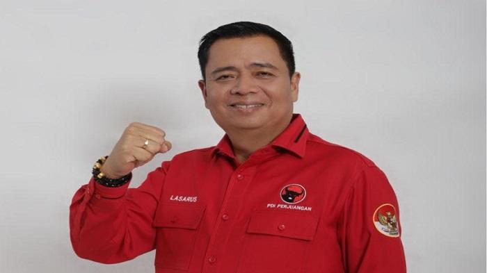 Ketua-DPD-PDI-Perjuangan-Kalimantan-Barat-Lasarus-Ia-resmi-mendaftarkan-diri-sebagai.jpg